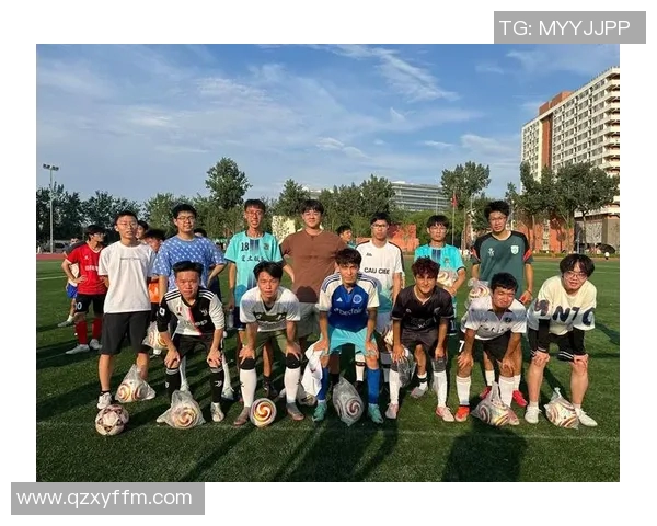 球星亲临绿茵赛场引爆激情助力足球运动全面发展